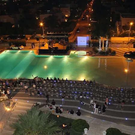 Grand Dei Cavalieri مارودجو